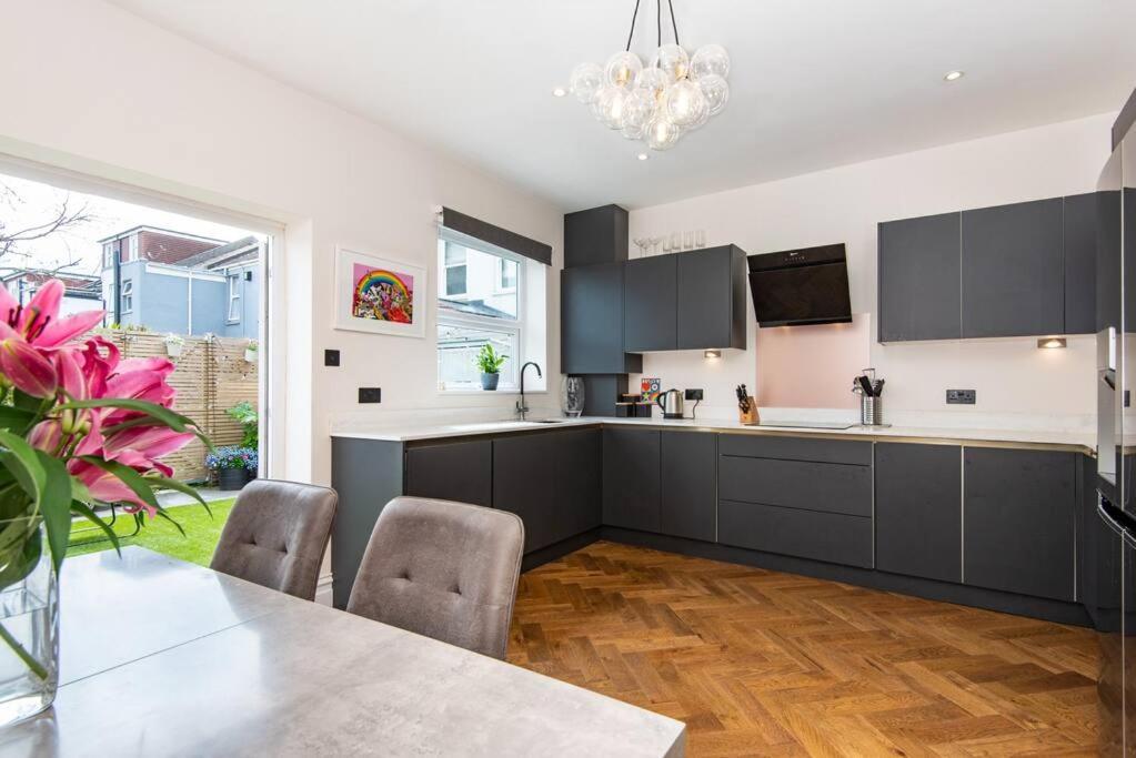 Villa Newly Renovated Victorian House With Free Parking Brighton Exterior foto